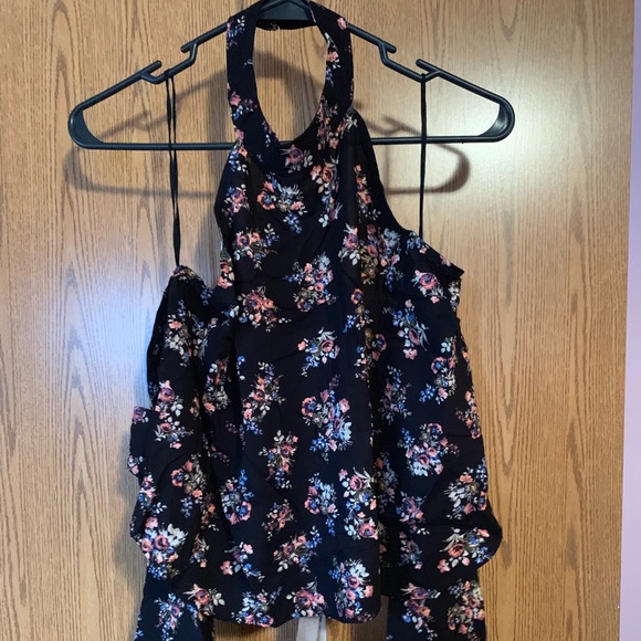 NWT halter top with open back - Picture 3 of 6